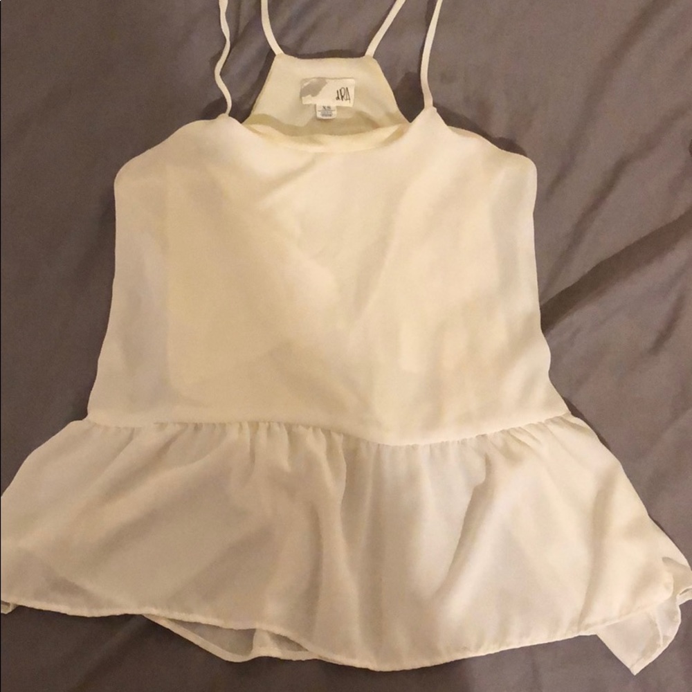 d.RA white flowy top
